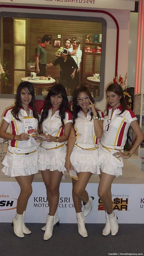 Candids of Thai pretty girl models from conventions
