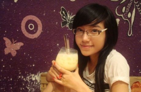 The very pretty Asian super babe Elly