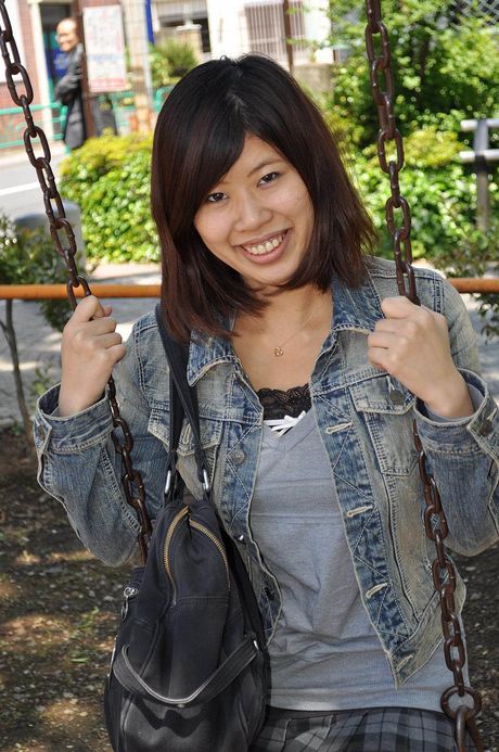 Tender Japanese teen gets pussy pleasured