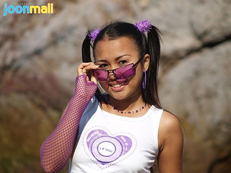 Asian teen shows amazing cameltoe though white panties