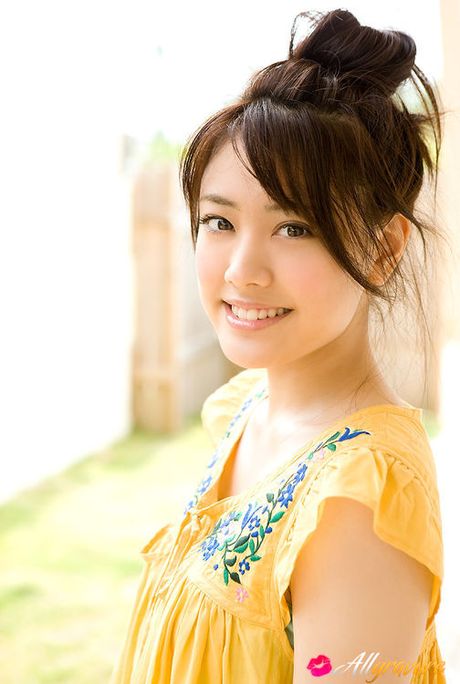 Saki Fukuda Asian in cute yellow dress tries to keep garden wet