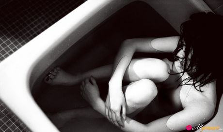 Akina Suzuki Asian with such hot behind shows some juicy boobs