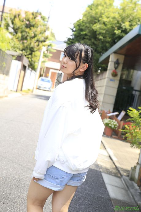 Makoto Shiraishi Hug A Delicious Girl Without Makeup