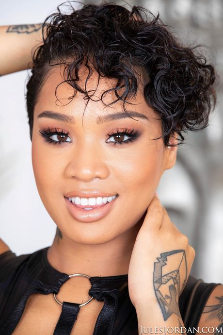 Asian teen Honey Gold gets her pussy licked and her ass fucked by two men