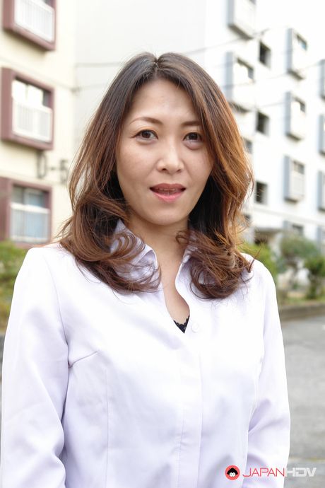 Beautiful Japanese MILF Noriko Sudo shows her sex appeal outdoors