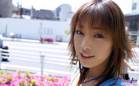 Megumi Yoshioka - Teen bathing beauty likes to pose in bikinis