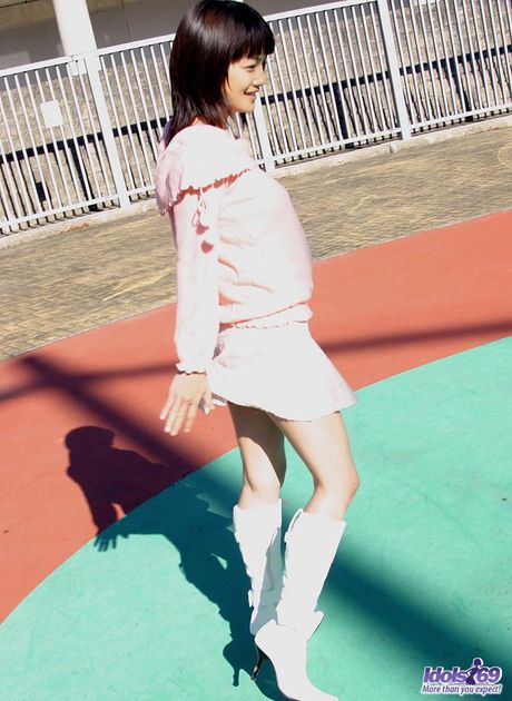 Platinum Asian babe Nana strips and shows her perfect ass and tits