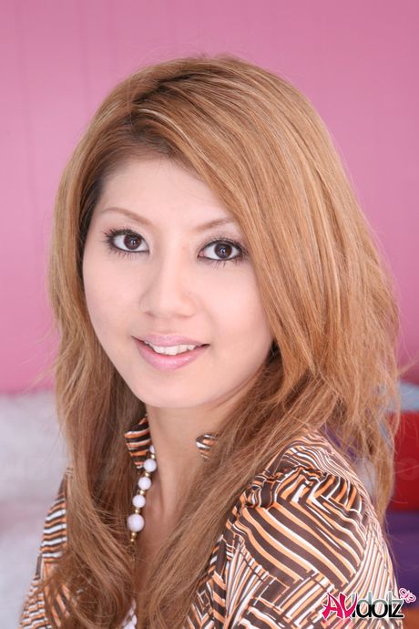 Sexy Japanese babe Rie Mihara strips and shows her hot body in a solo