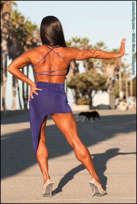 Loan Leonard in Truly Amazing IFBB