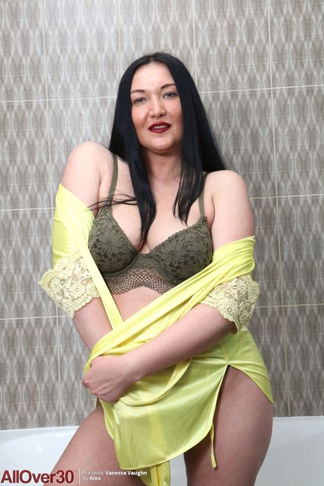 Asian MILF Vanessa Vaughn shows her amazing boobs and ass in the shower