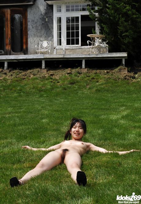 Curious japanese Youzn denudes small tits and hot butt outside